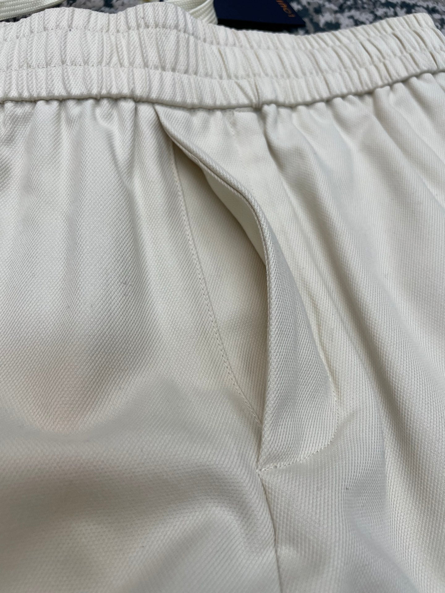 드로스트링 반바지 (Drawstring shorts)
