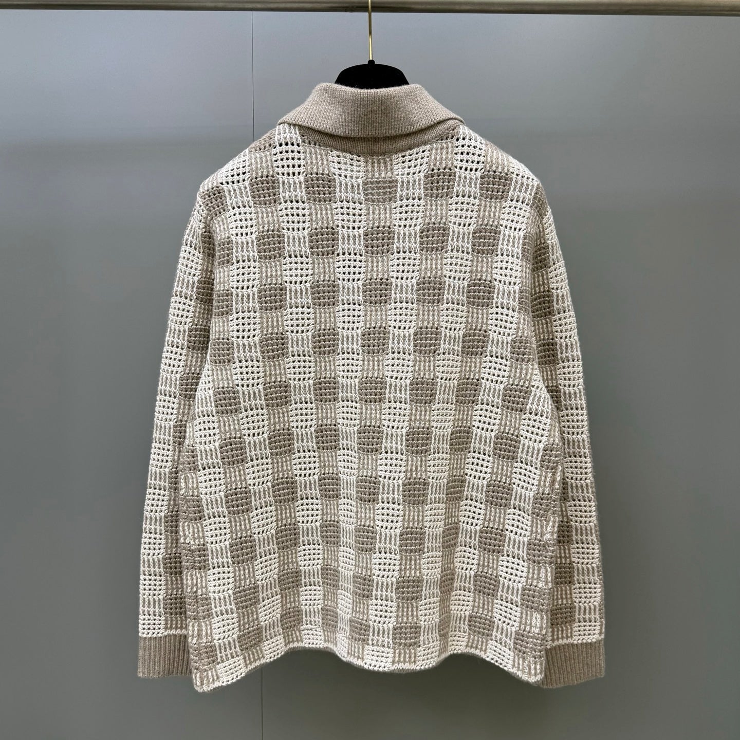 톤온톤 체크 가디건 (Tone-on-tone check cardigan)