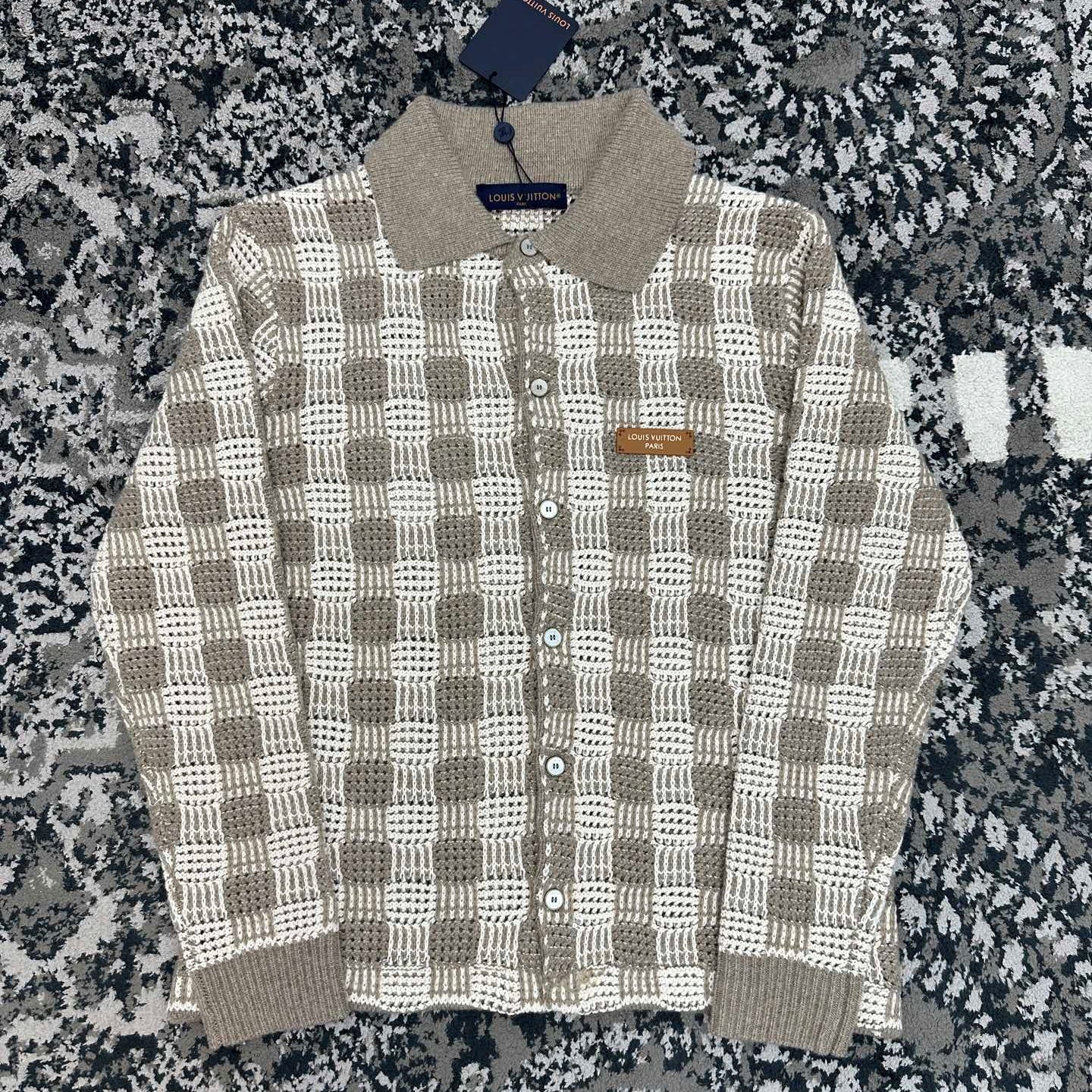 톤온톤 체크 가디건 (Tone-on-tone check cardigan)