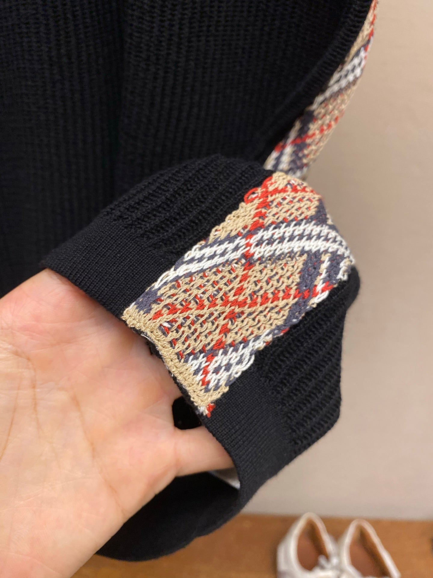 패턴 니트 티셔츠 (Patterned knit T-shirt)