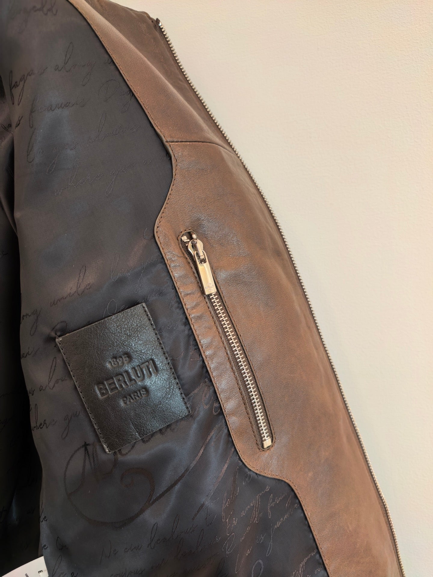 오일링 후드가죽점퍼 (Oiling hooded leather jumper)