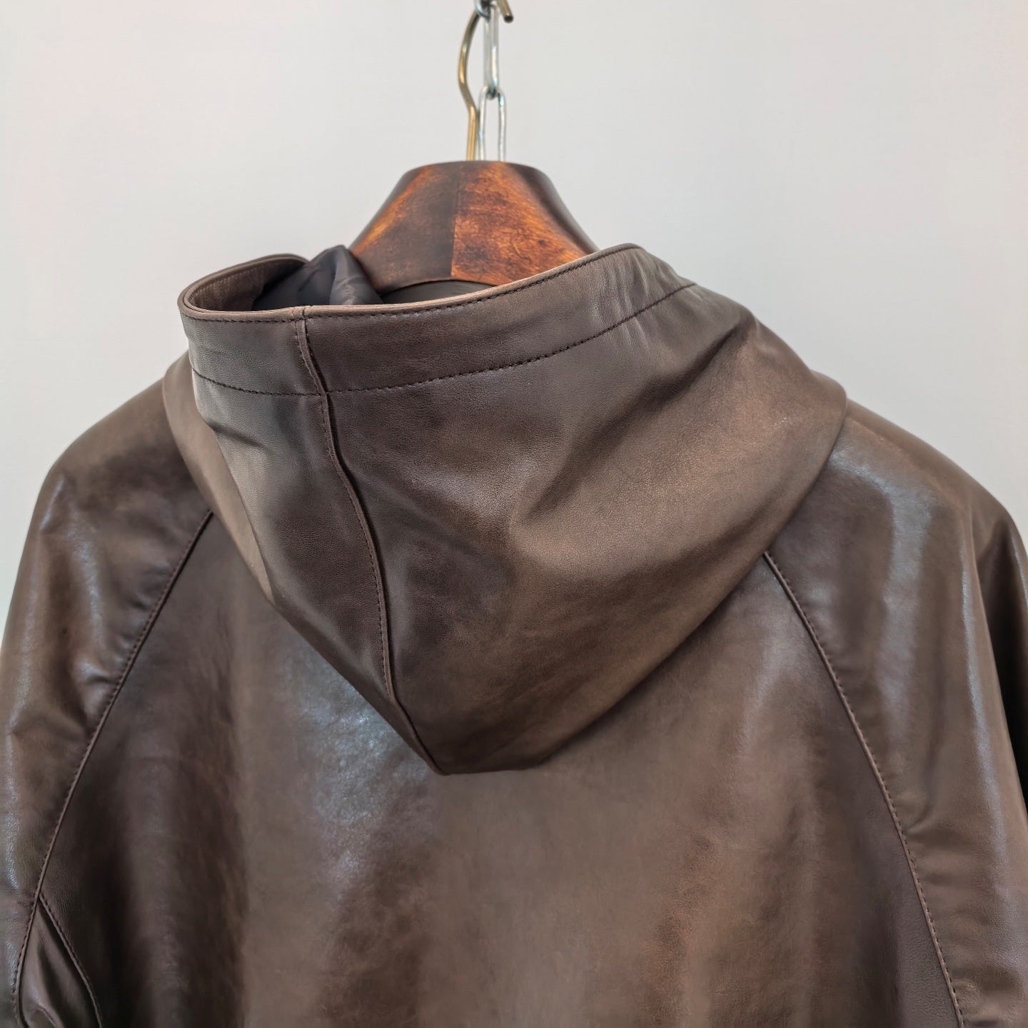 오일링 후드가죽점퍼 (Oiling hooded leather jumper)