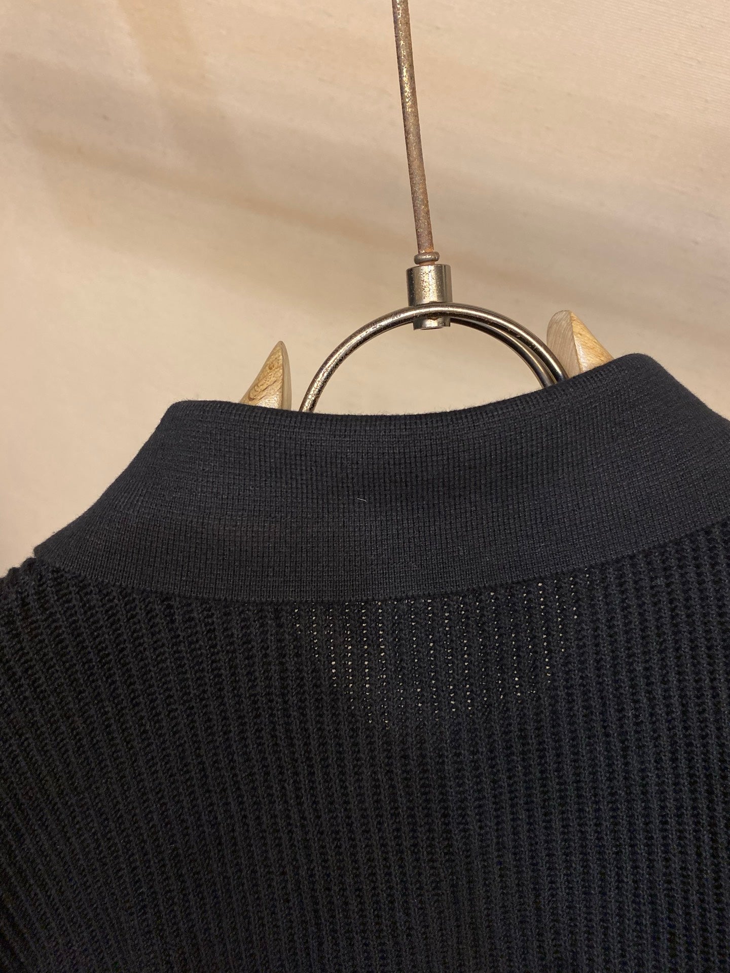 패턴 니트 티셔츠 (Patterned knit T-shirt)