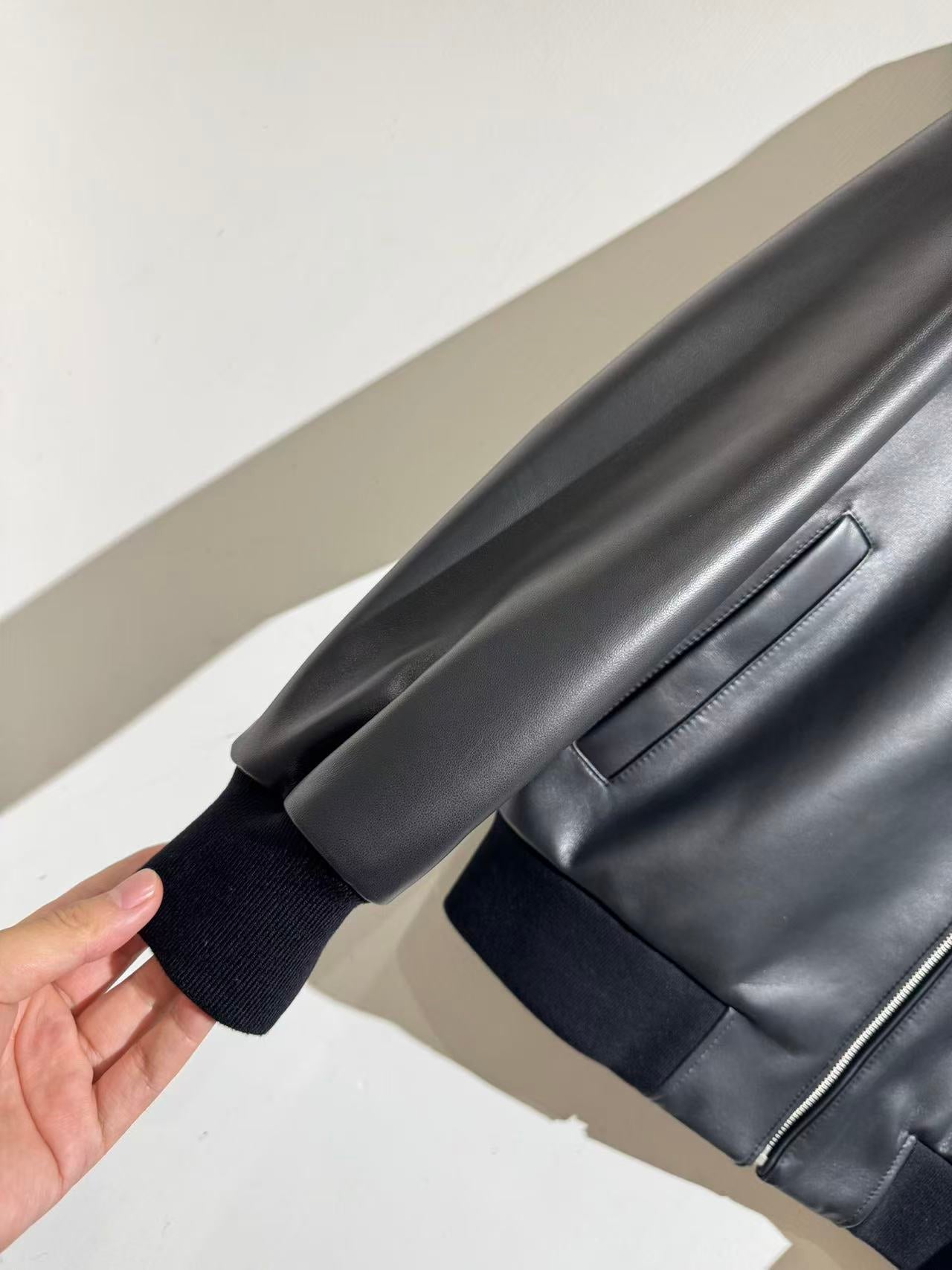 엠보싱 양가죽자켓 (Embossed sheepskin jacket)