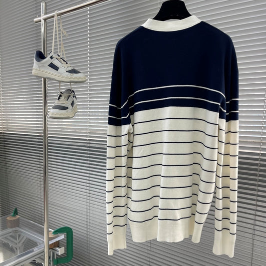 V넥 가디건 (V-neck cardigan)