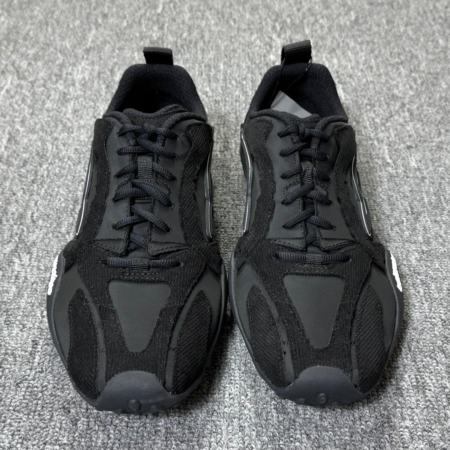 먼데이 울트라 스니커즈 (Monday Ultra Sneakers)