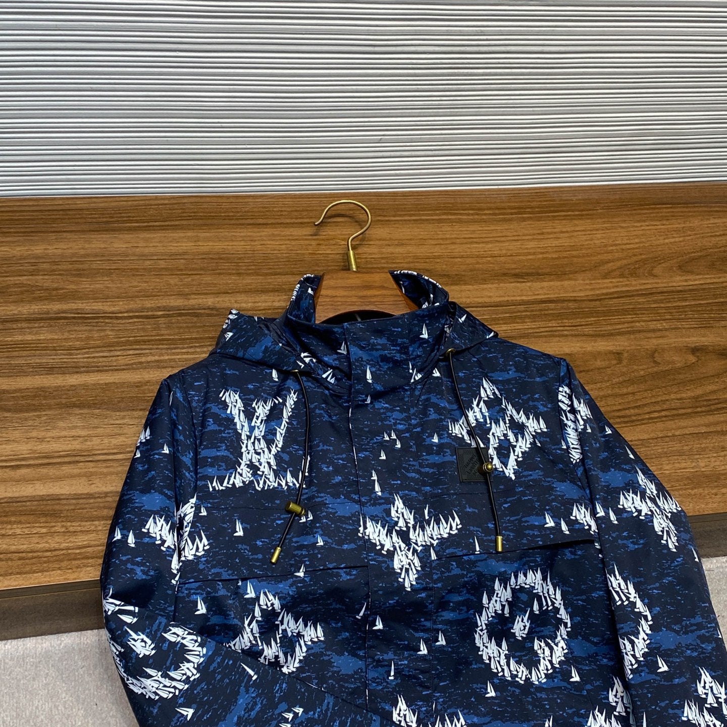 다크블루 윈드브레이커 (dark blue windbreaker)