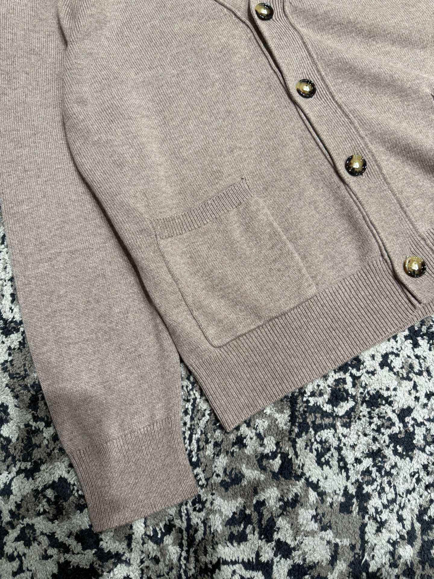인트레치아토 가디건 (Intrecciato cardigan)