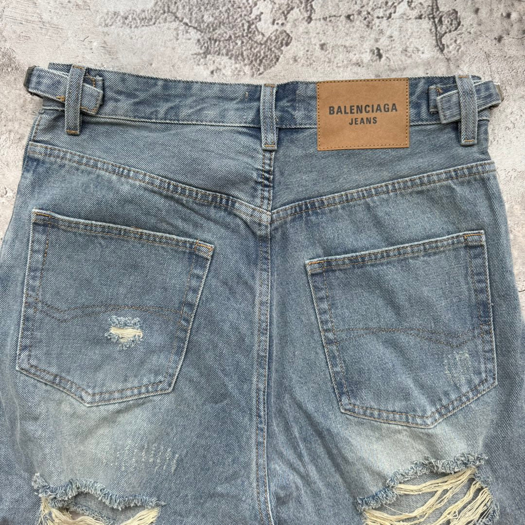 데미지 숏팬츠 (Damage Shorts)