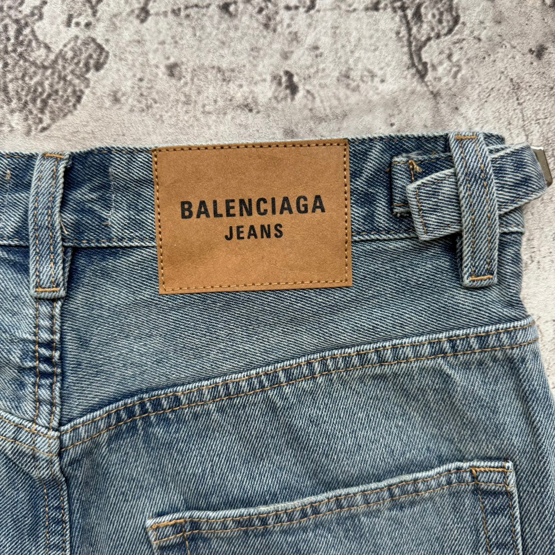 데미지 숏팬츠 (Damage Shorts)