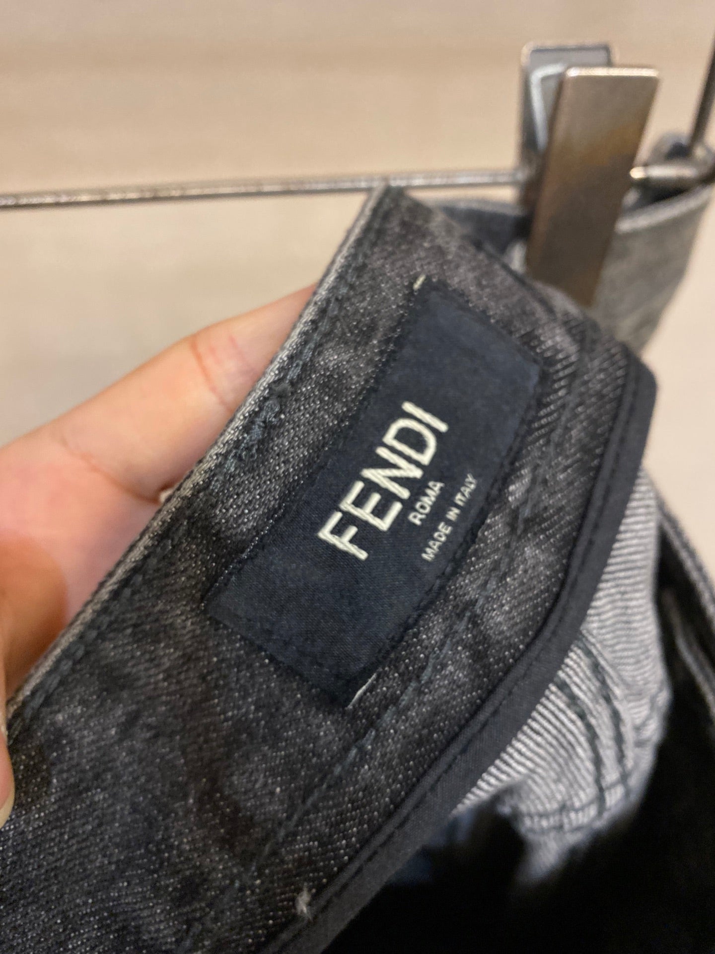 오버다잉 청바지 (overdyed jeans)