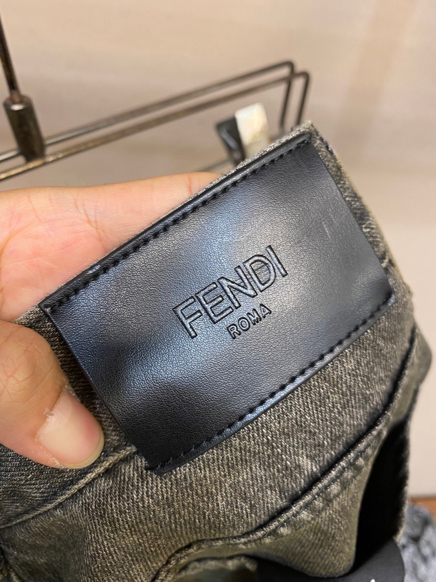 오버다잉 청바지 (overdyed jeans)