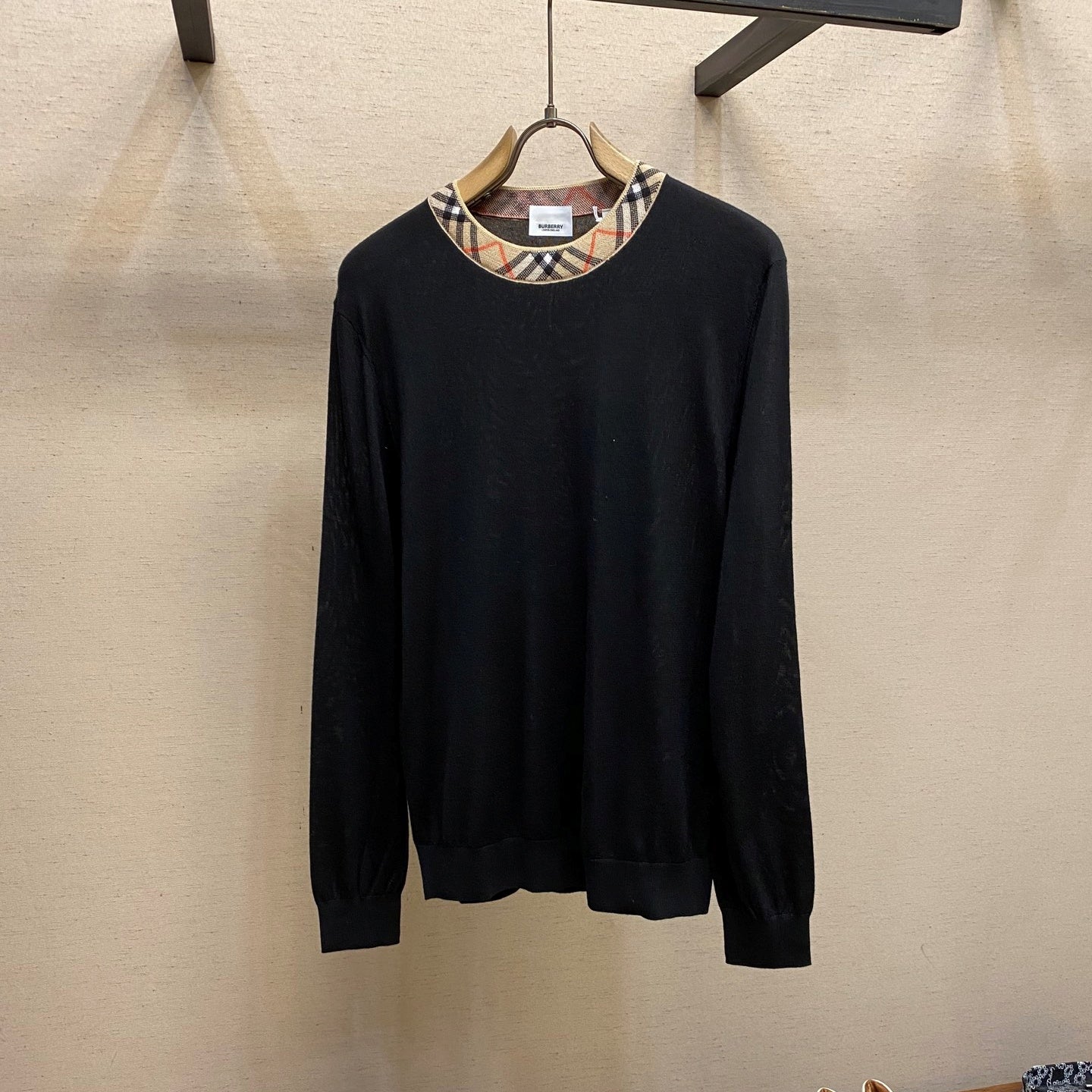 네크라인 니트 (neckline knit)