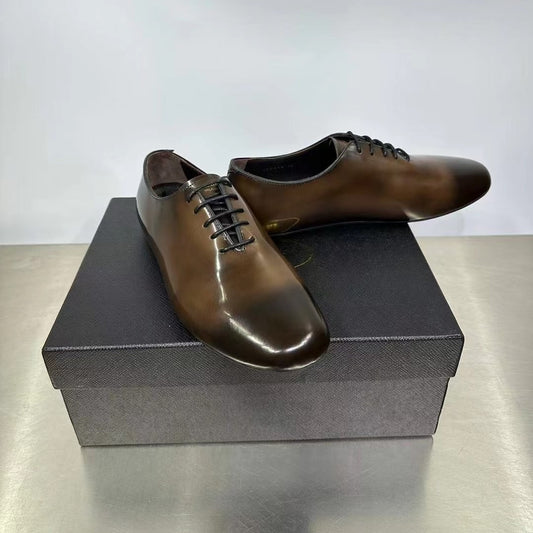 샤이니 레더슈즈 (Shiny leather shoes)