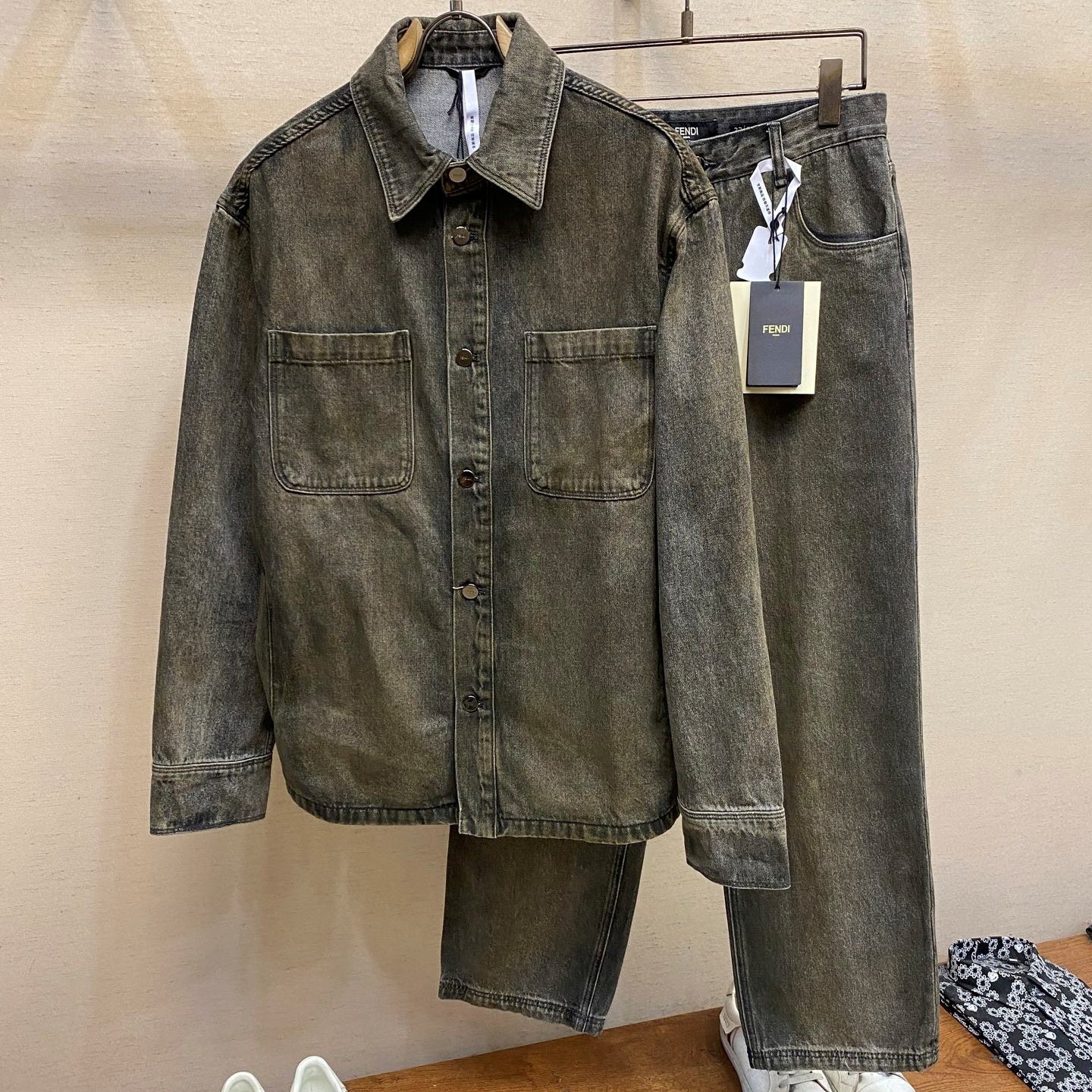 오버다잉 청바지 (overdyed jeans)