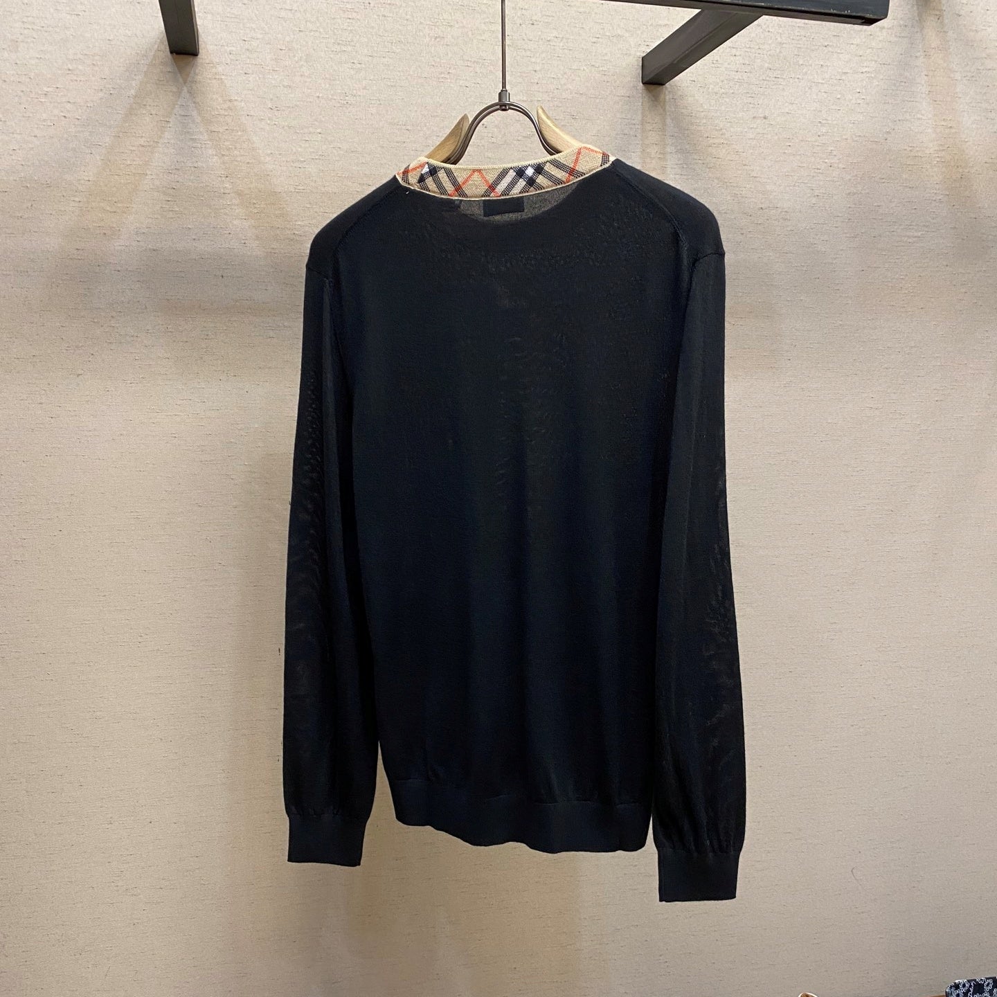 네크라인 니트 (neckline knit)