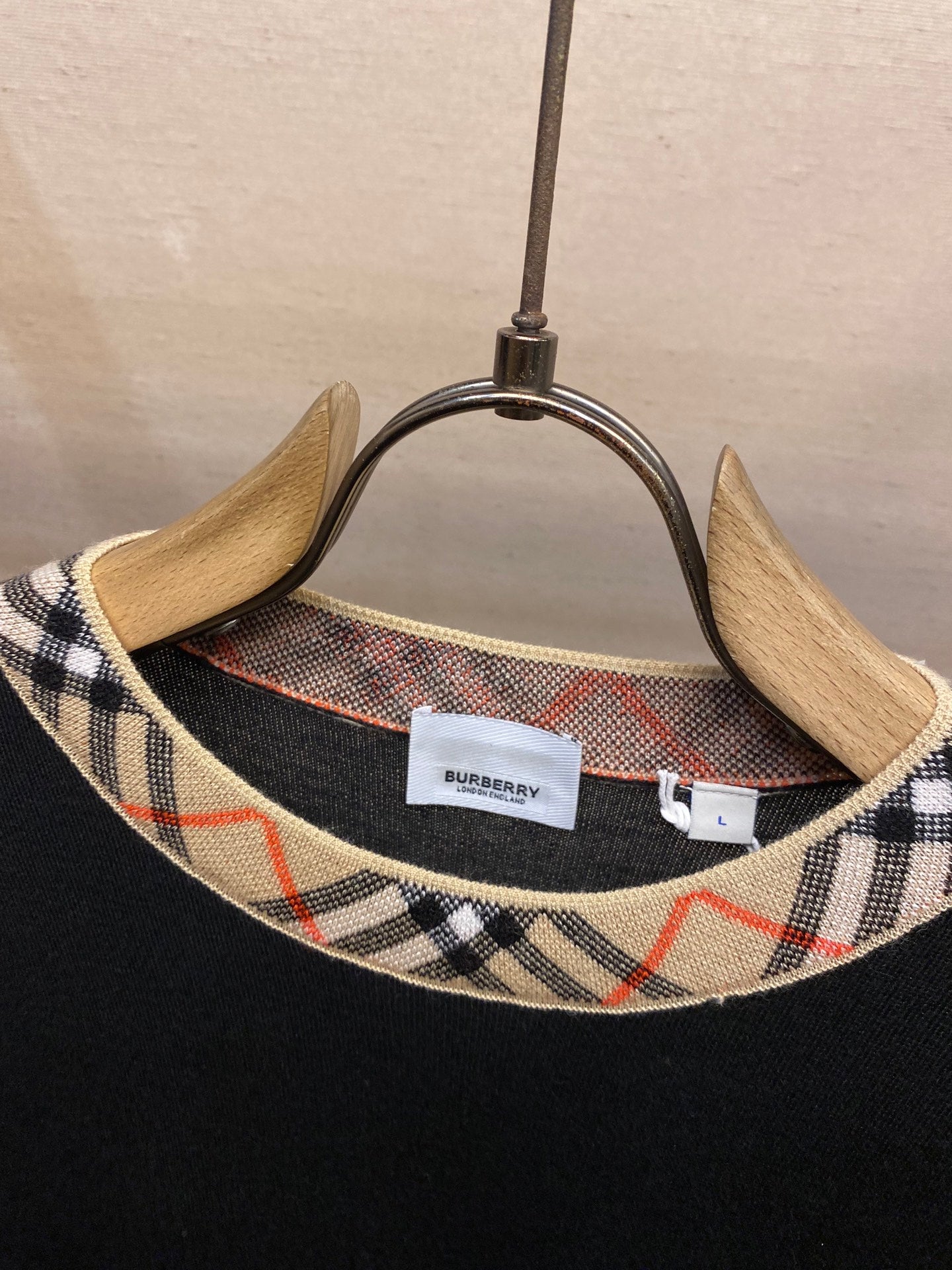 네크라인 니트 (neckline knit)