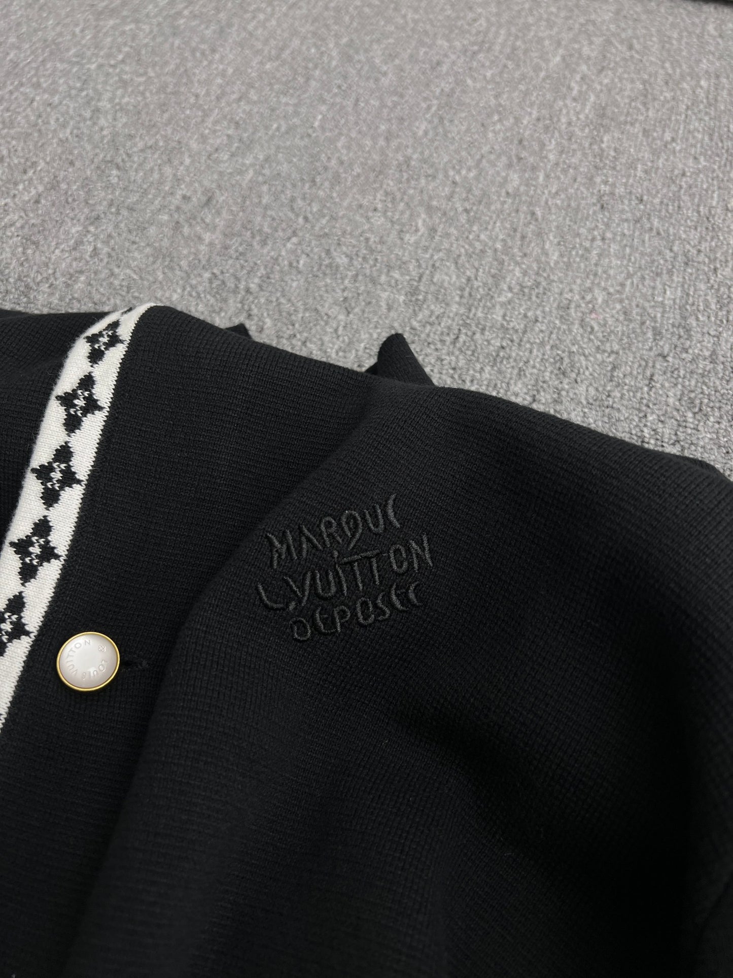 바시티 니트 블레이저 (Varsity knit blazer)