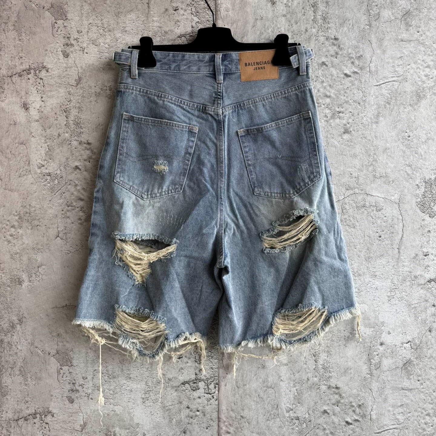 데미지 숏팬츠 (Damage Shorts)