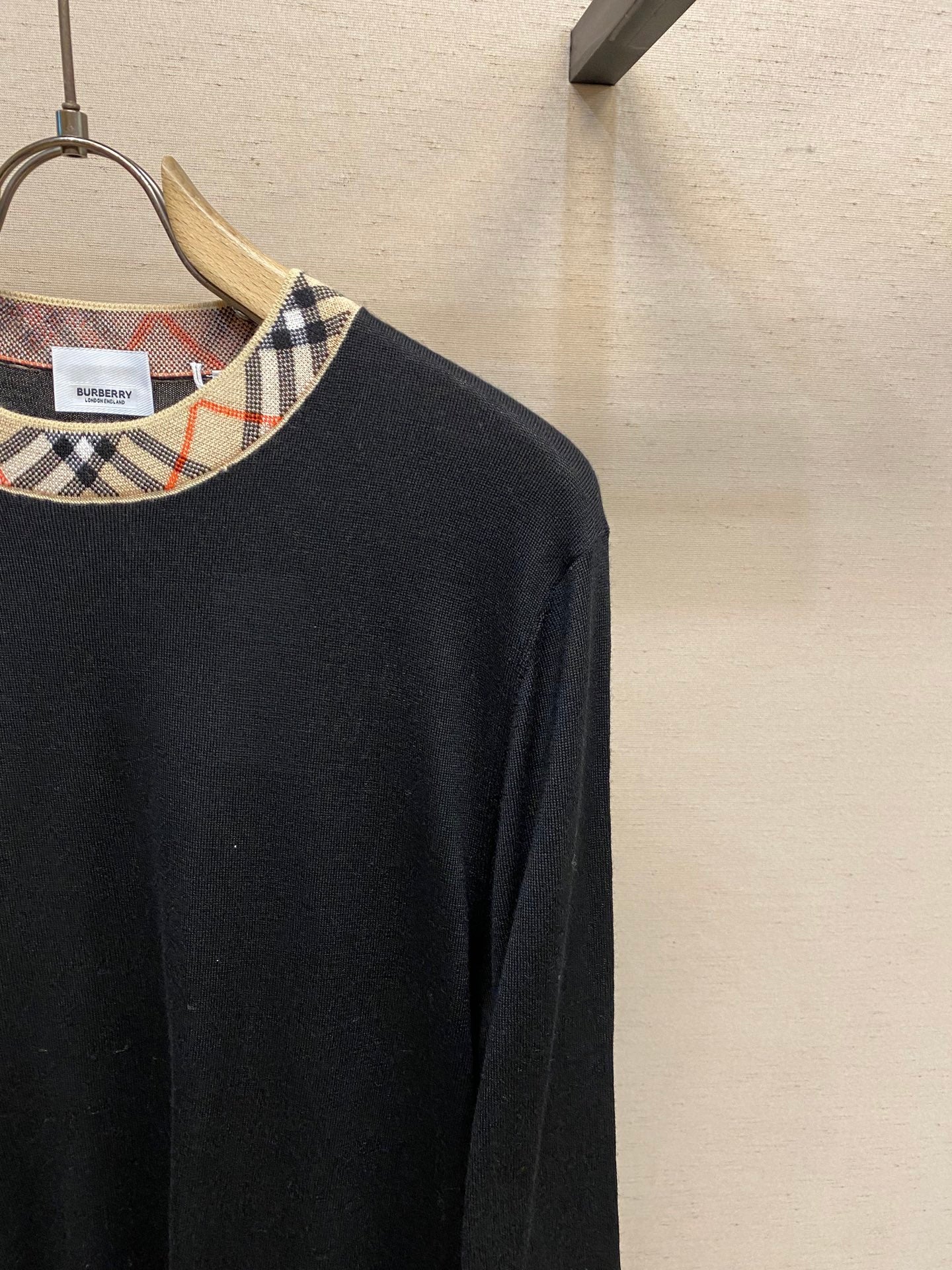 네크라인 니트 (neckline knit)