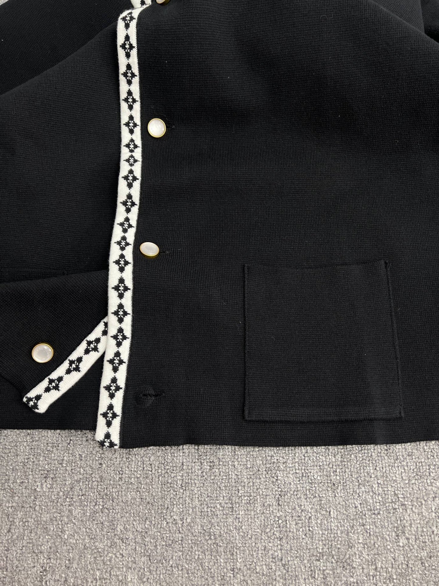 바시티 니트 블레이저 (Varsity knit blazer)