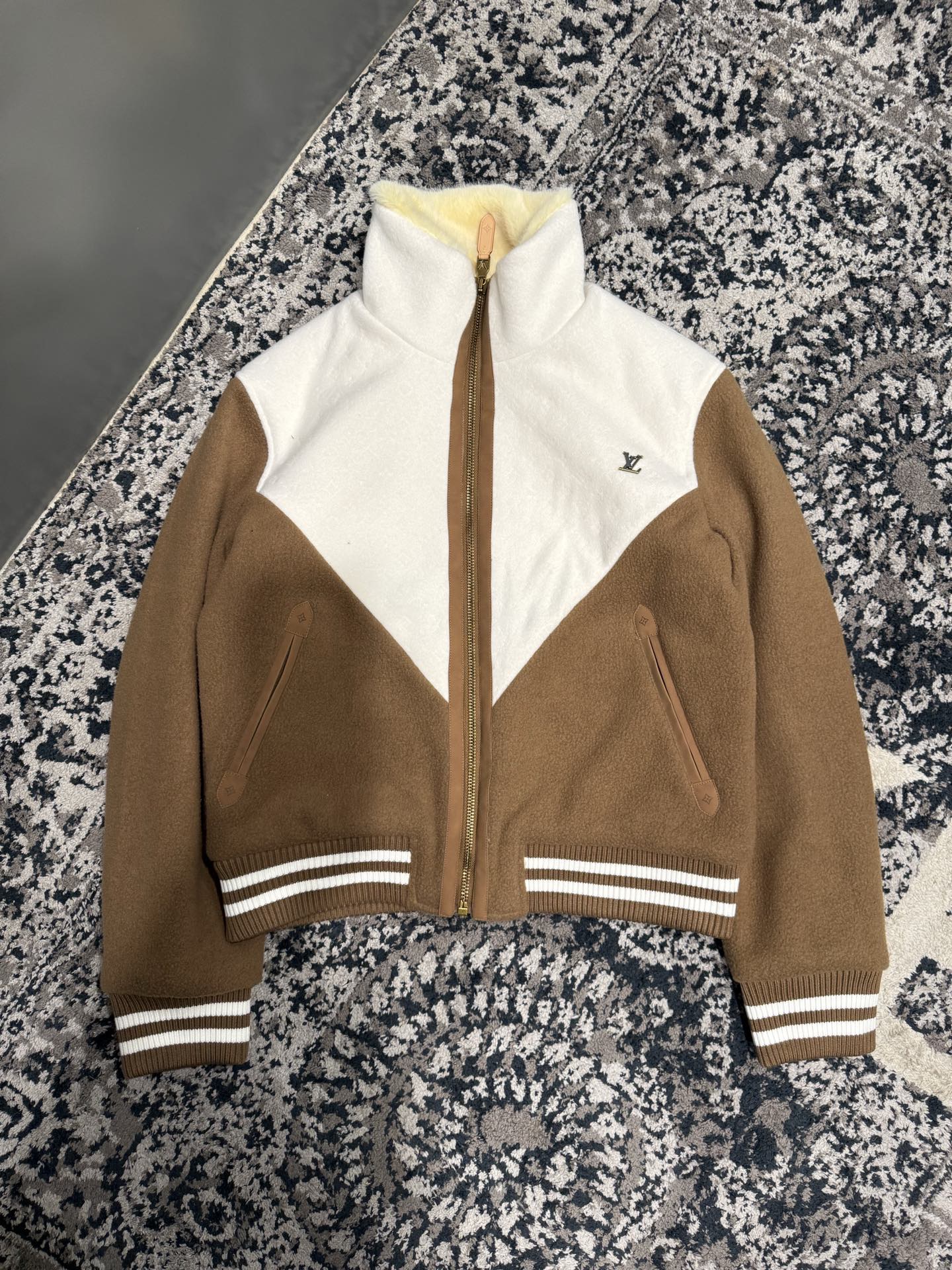 벨티드 재킷 (belted jacket)