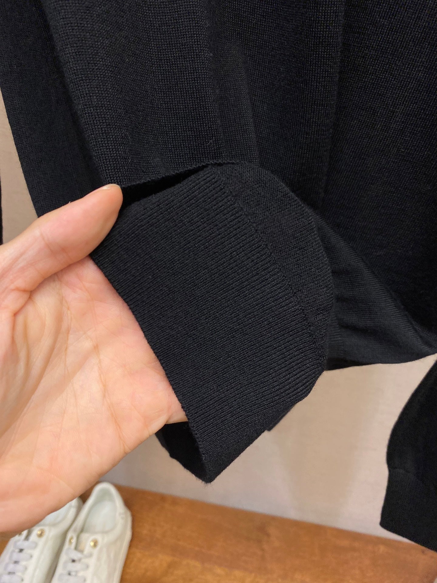 네크라인 니트 (neckline knit)