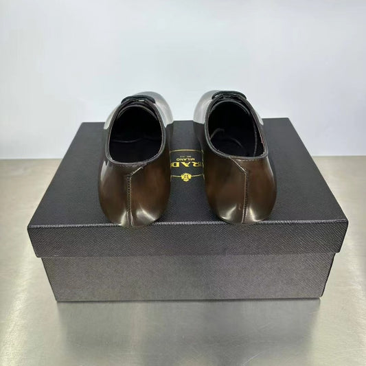 샤이니 레더슈즈 (Shiny leather shoes)