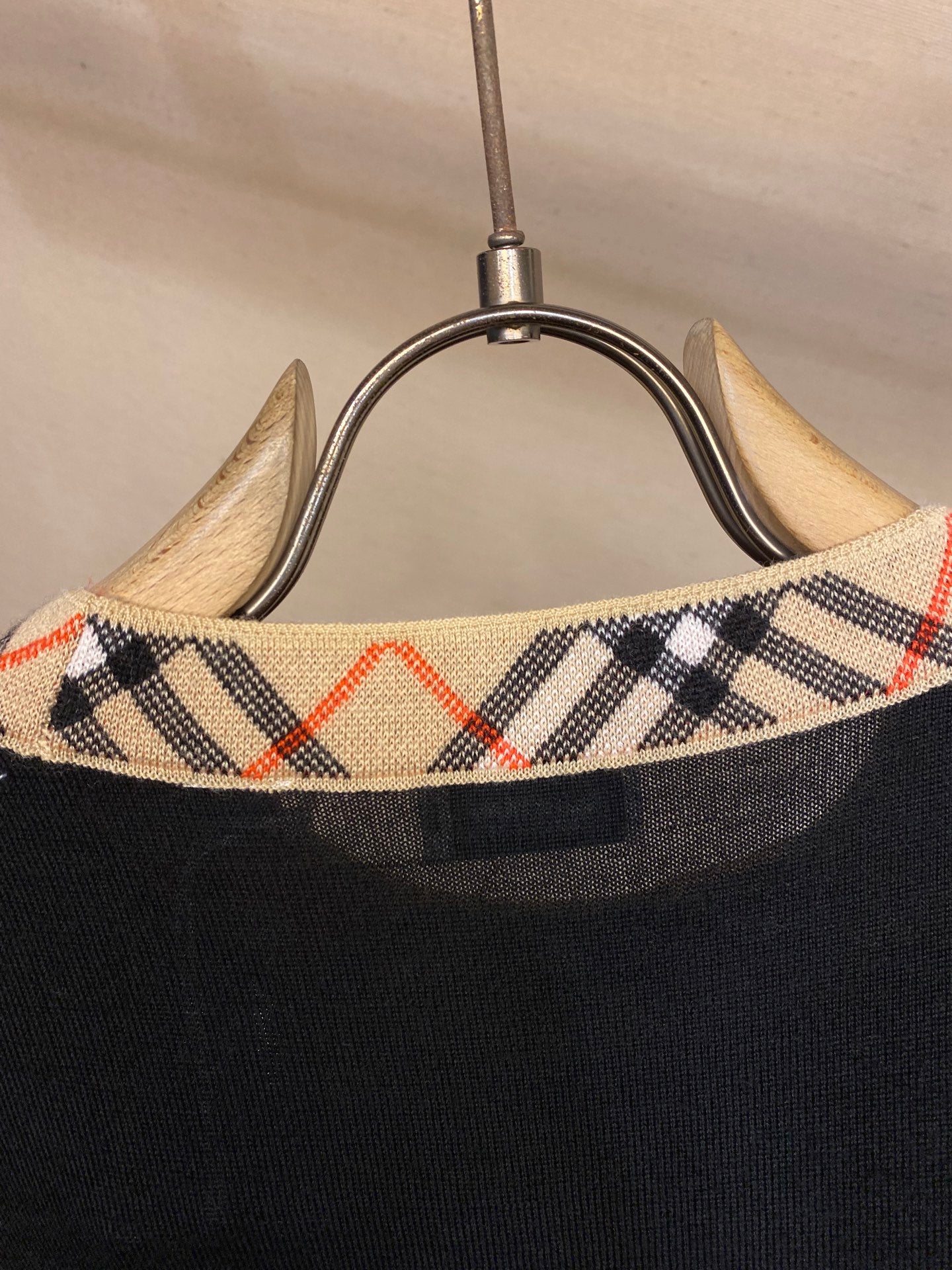 네크라인 니트 (neckline knit)