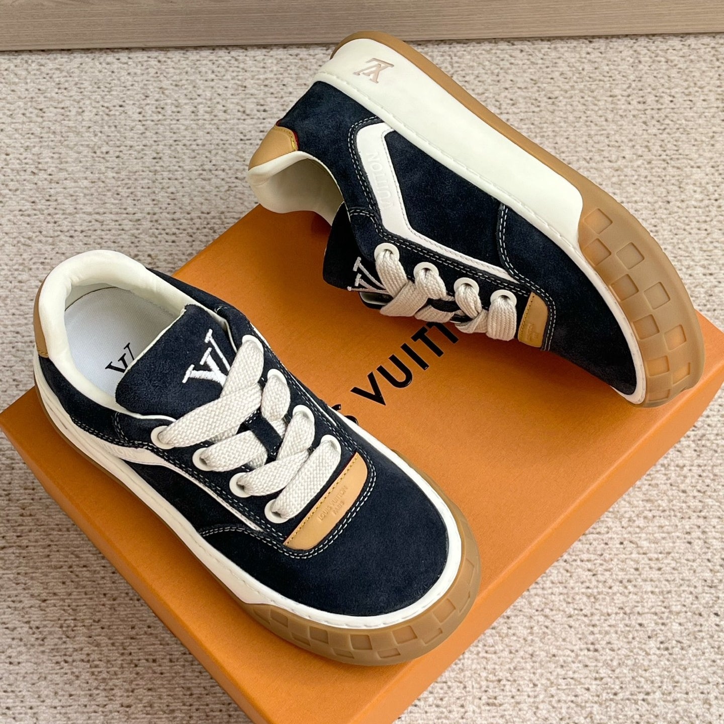 트레이너 스니커즈 (trainer sneakers)