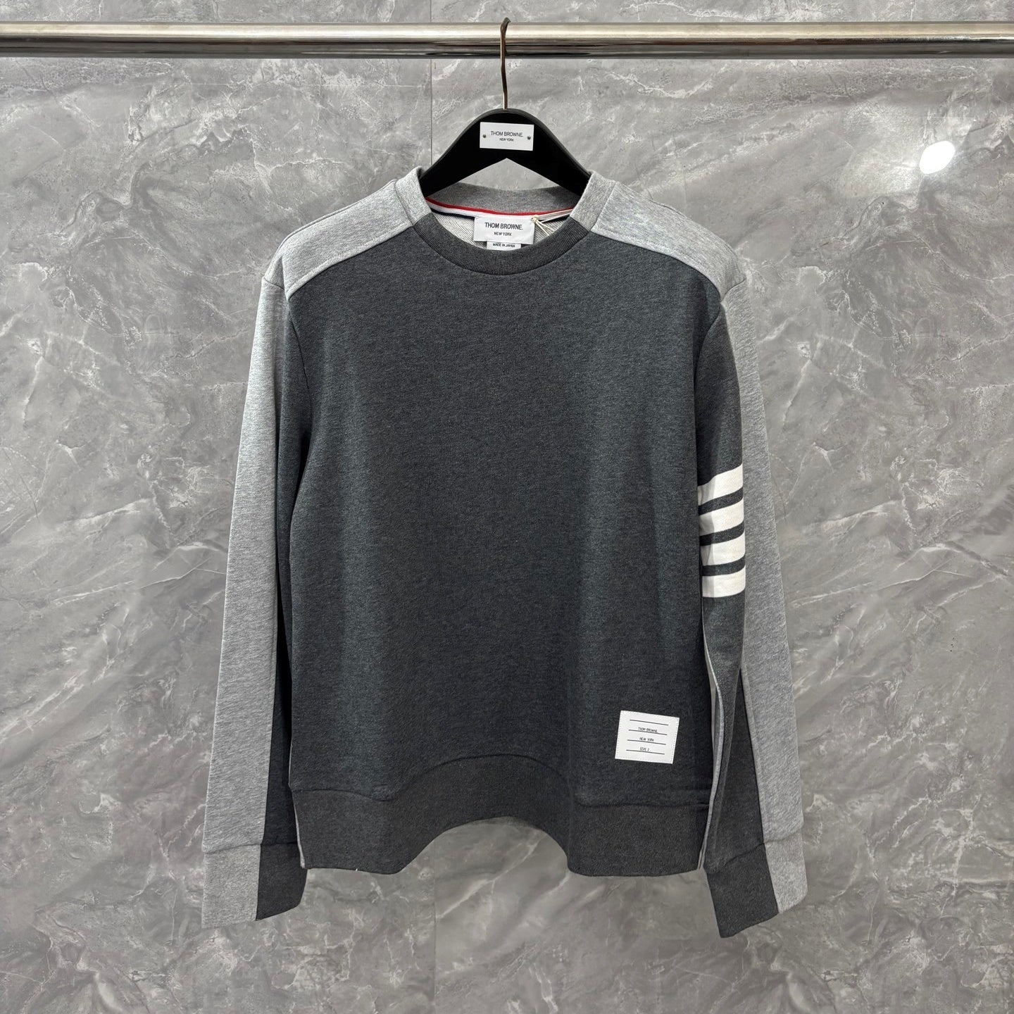 컬러 블록 트레이닝복 (Color-block tracksuit)