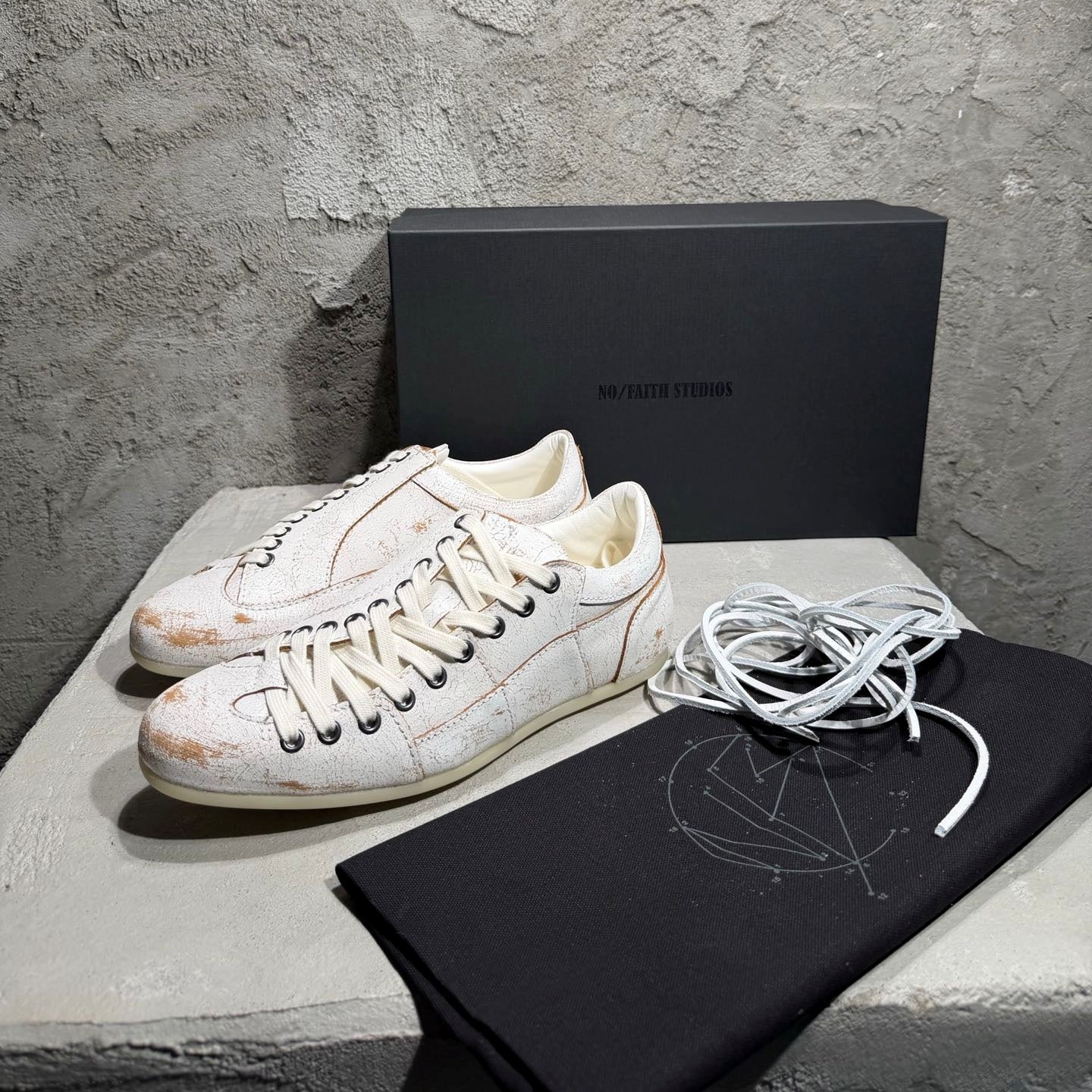 애슬레틱 스니커즈 (Athletic sneakers)