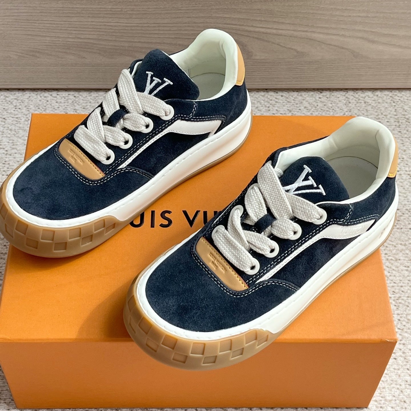 트레이너 스니커즈 (trainer sneakers)
