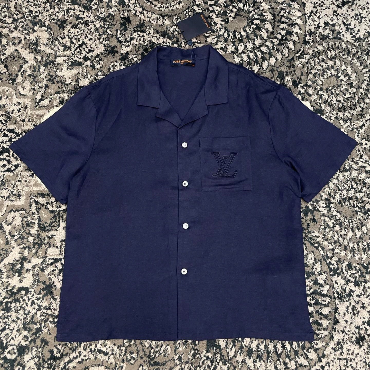 오픈카라 반팔셔츠 (Open-collar short-sleeve shirt)
