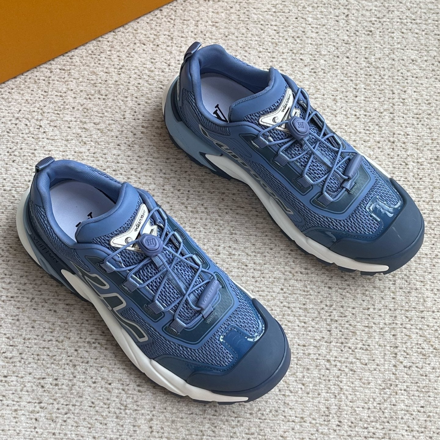 러너 스니커즈 (Runner sneakers)