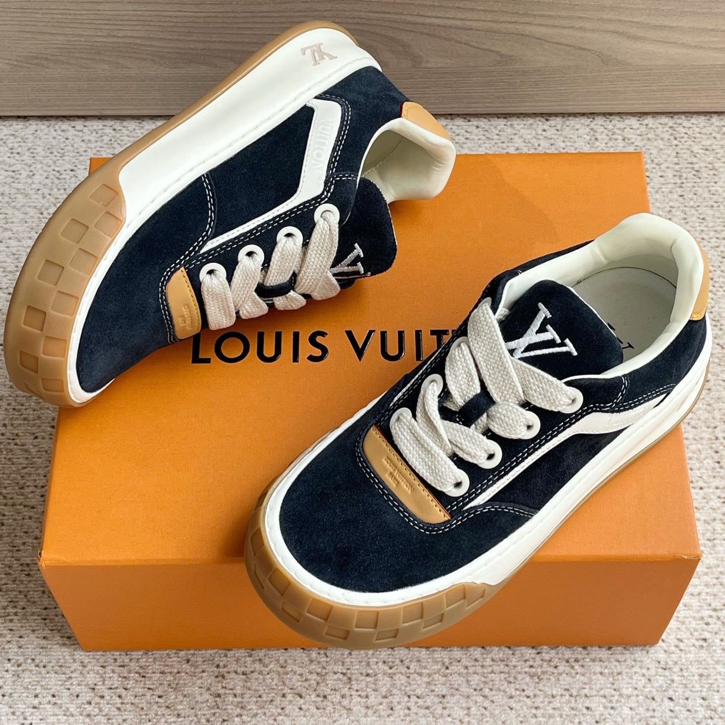 트레이너 스니커즈 (trainer sneakers)