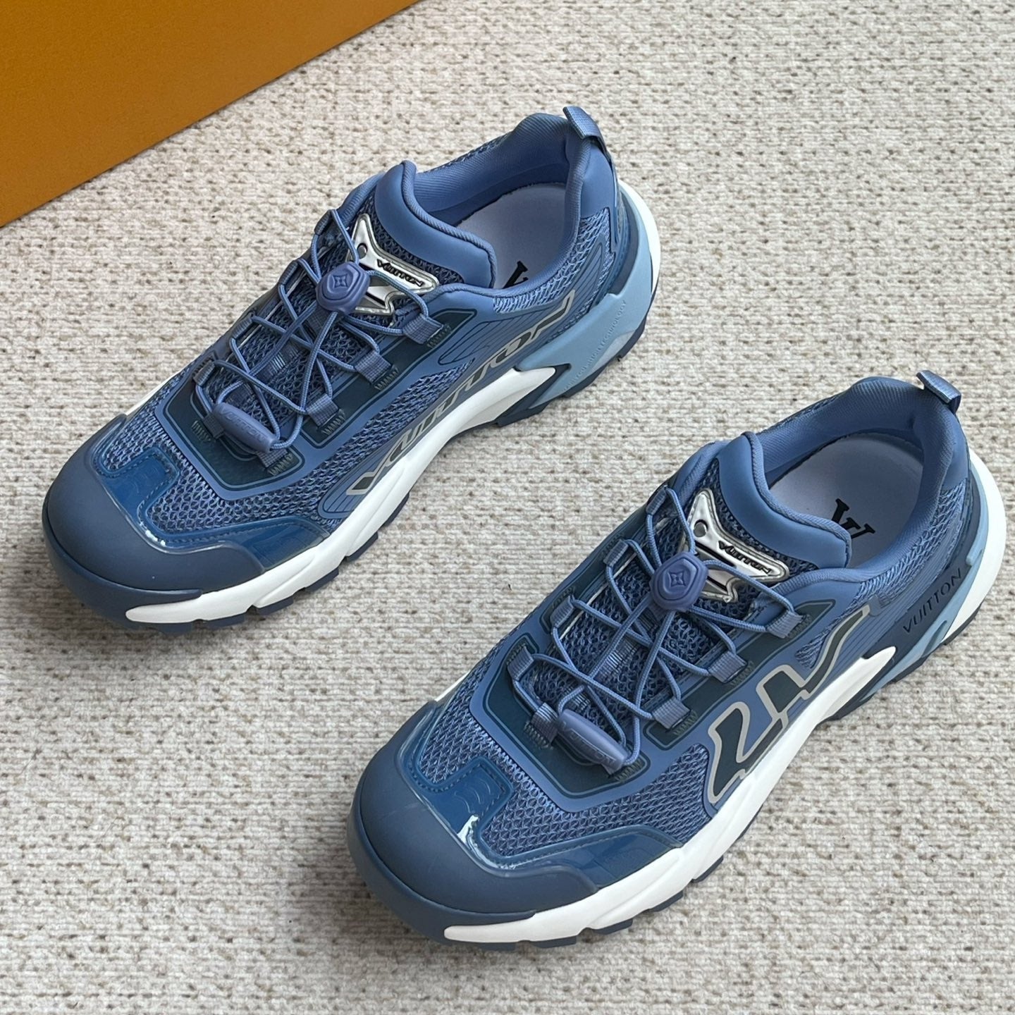 러너 스니커즈 (Runner sneakers)