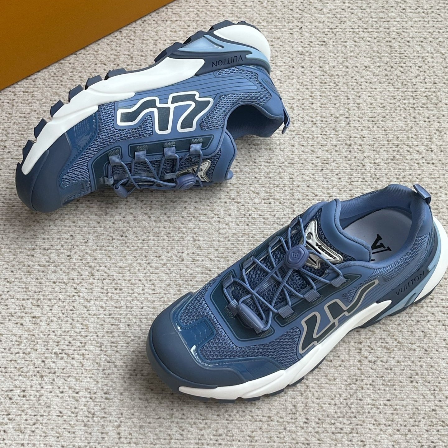 러너 스니커즈 (Runner sneakers)