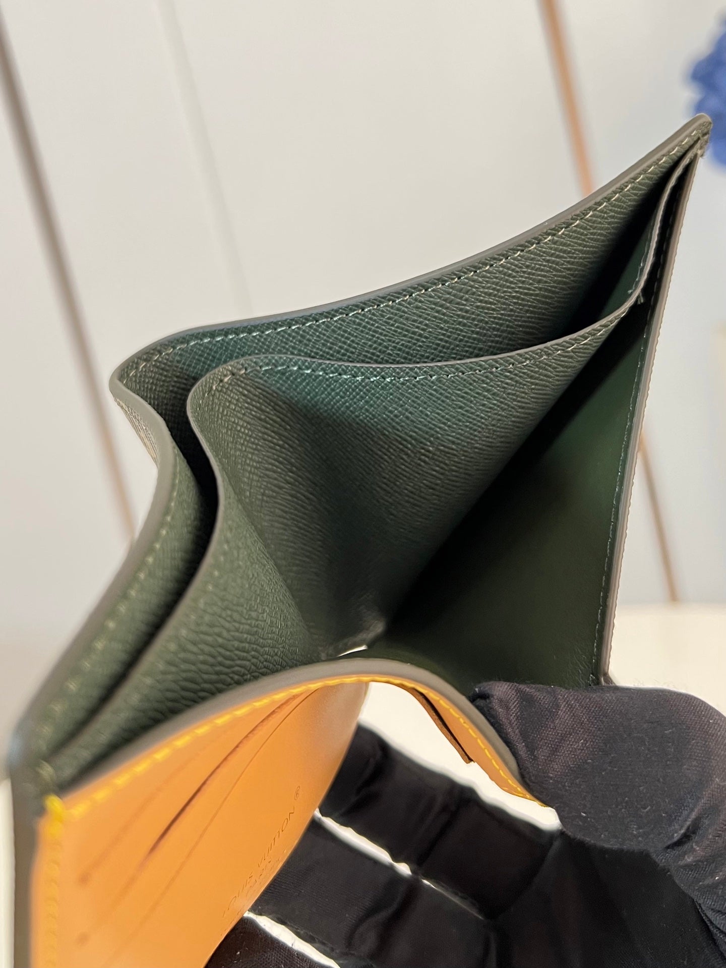 모노그램 반지갑 (monogram bifold wallet)