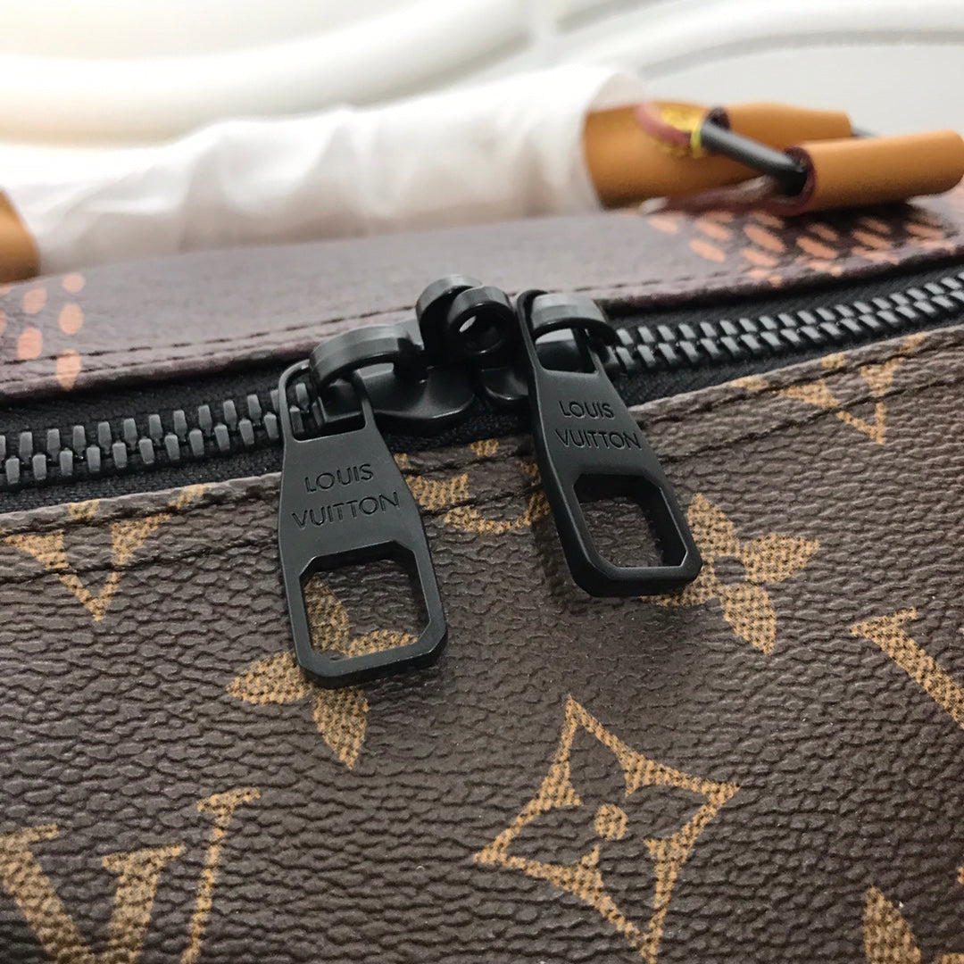 모노그램 니고보스턴백 (Monogram Nigo Backpack)