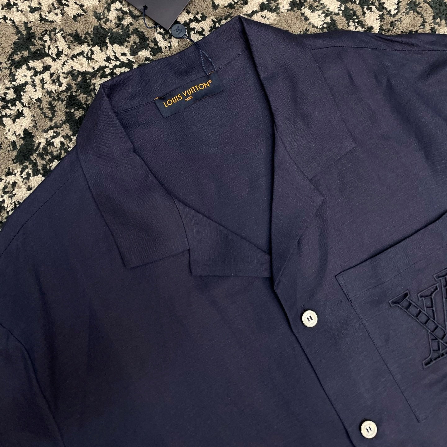 오픈카라 반팔셔츠 (Open-collar short-sleeve shirt)