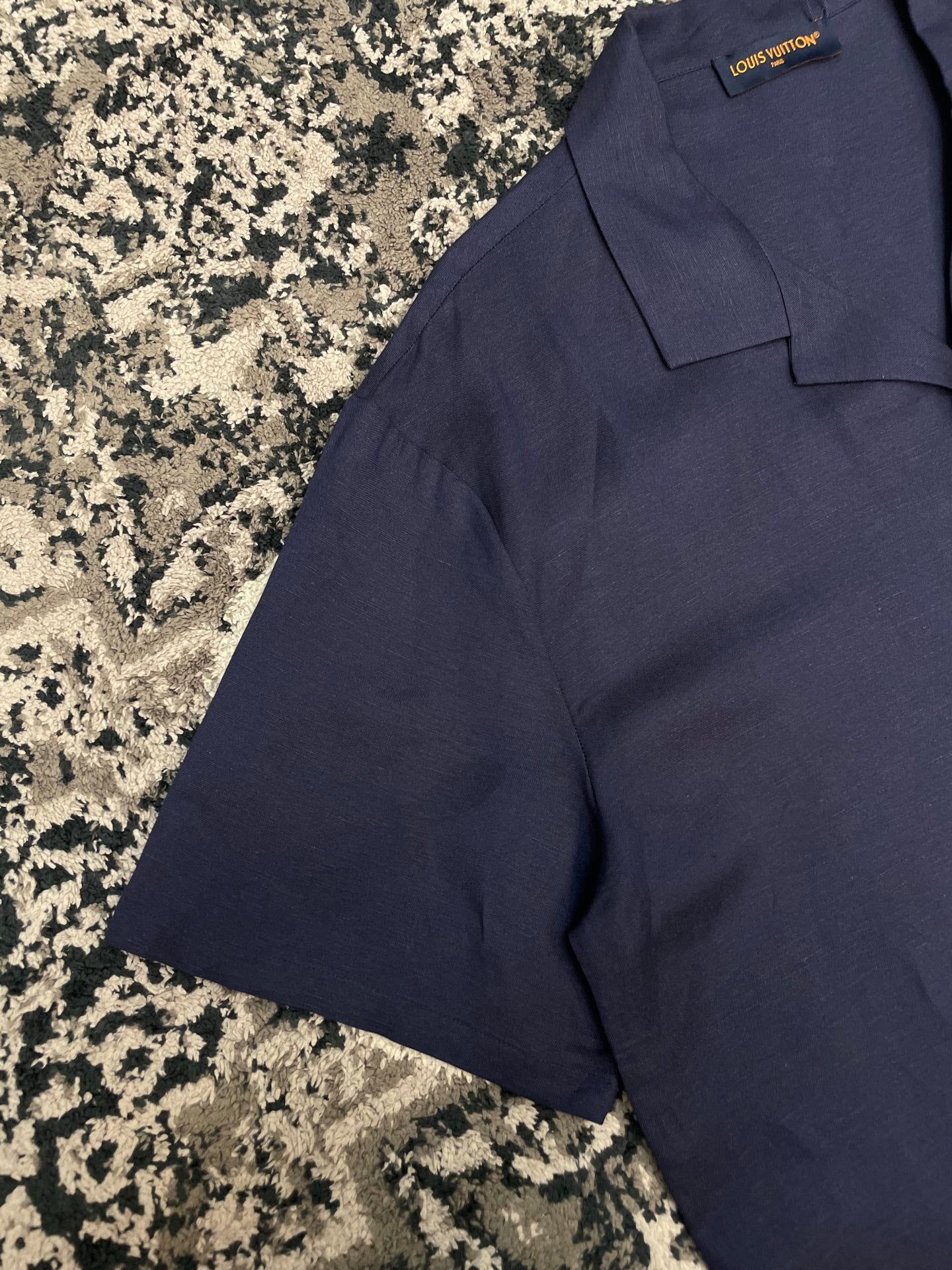 오픈카라 반팔셔츠 (Open-collar short-sleeve shirt)