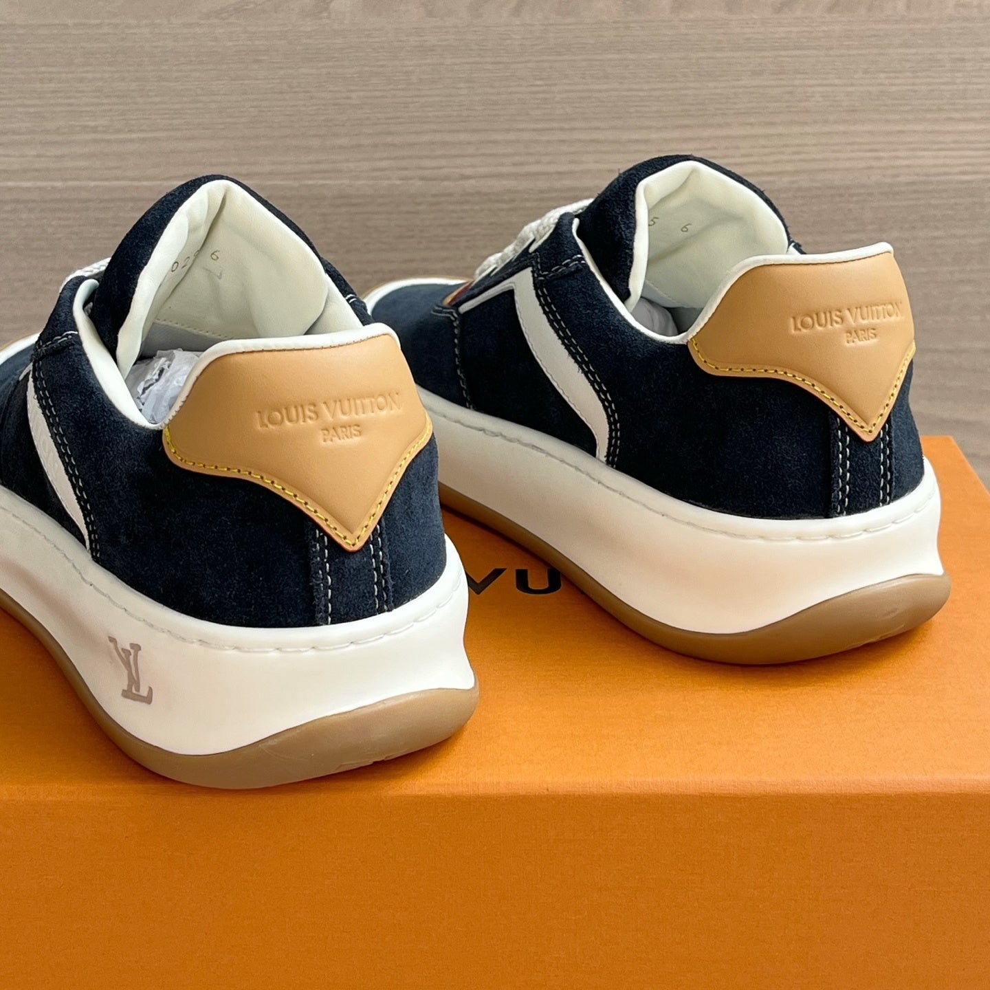 트레이너 스니커즈 (trainer sneakers)