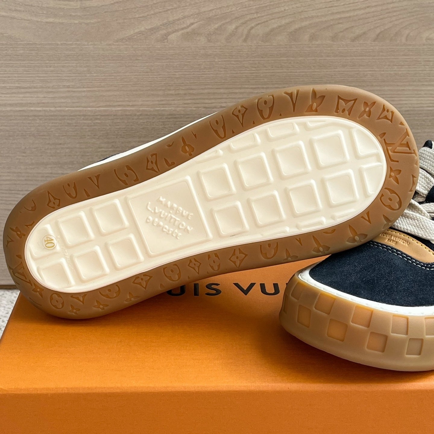 트레이너 스니커즈 (trainer sneakers)