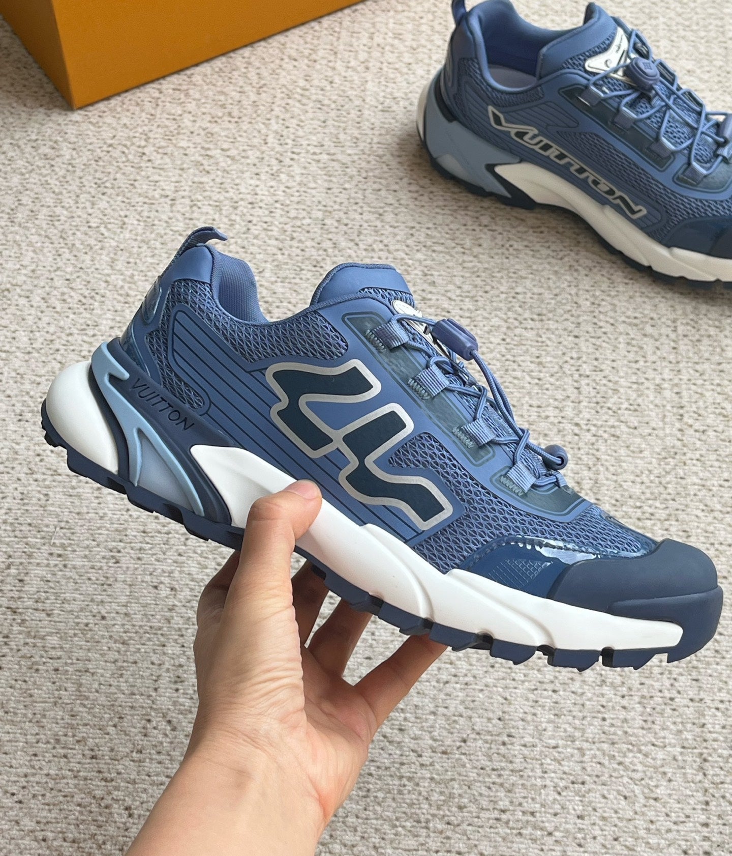 러너 스니커즈 (Runner sneakers)