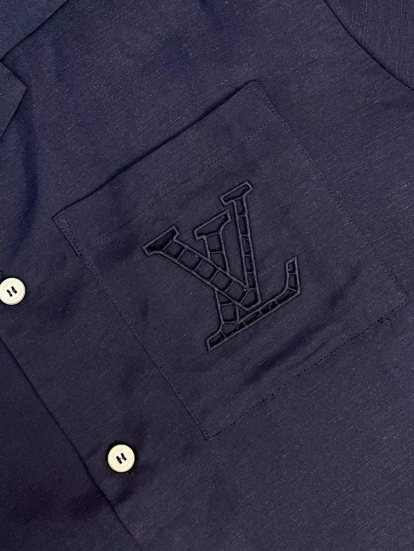 오픈카라 반팔셔츠 (Open-collar short-sleeve shirt)