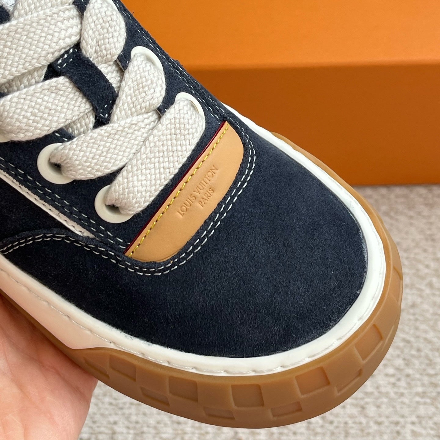 트레이너 스니커즈 (trainer sneakers)