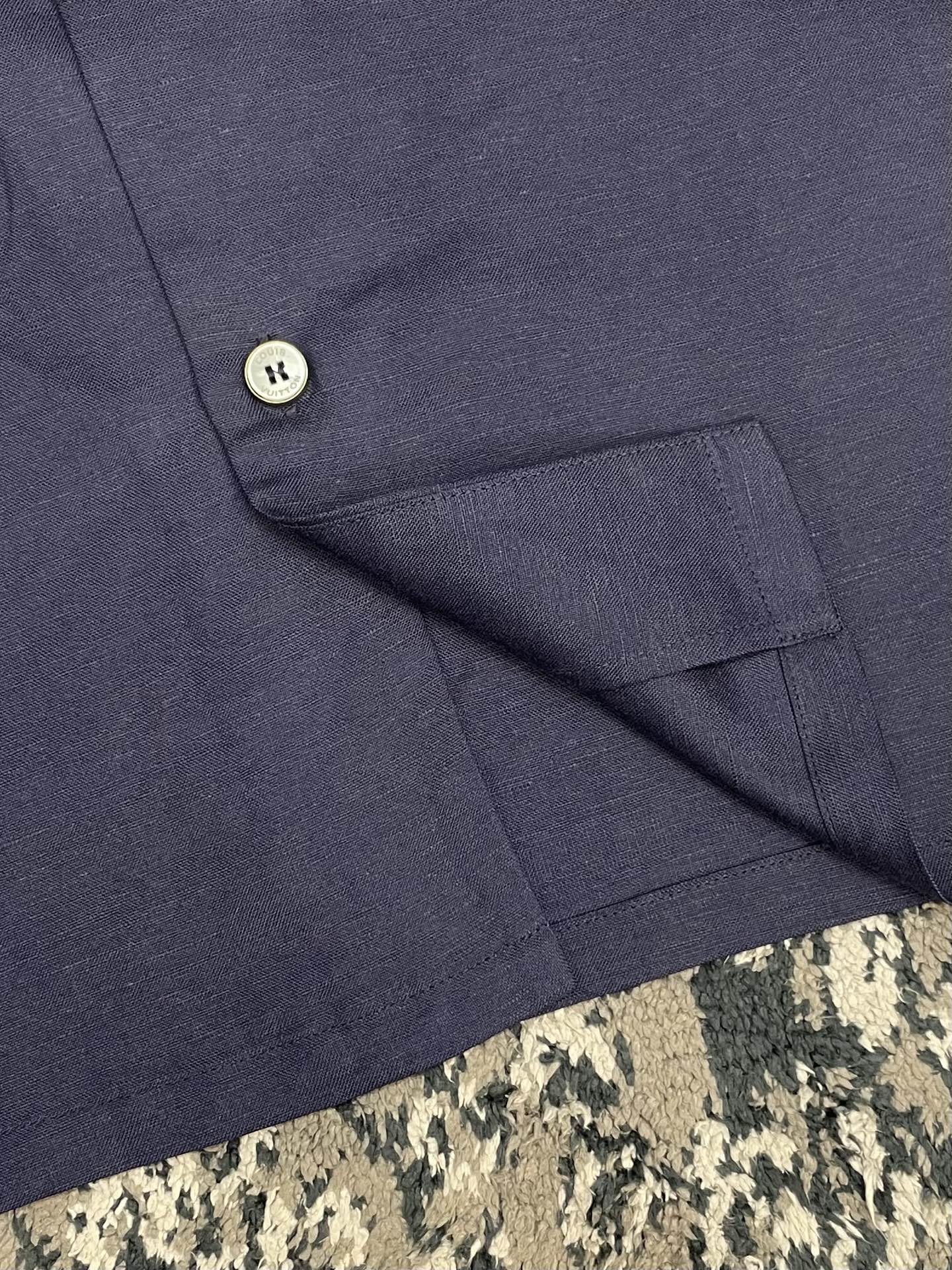 오픈카라 반팔셔츠 (Open-collar short-sleeve shirt)