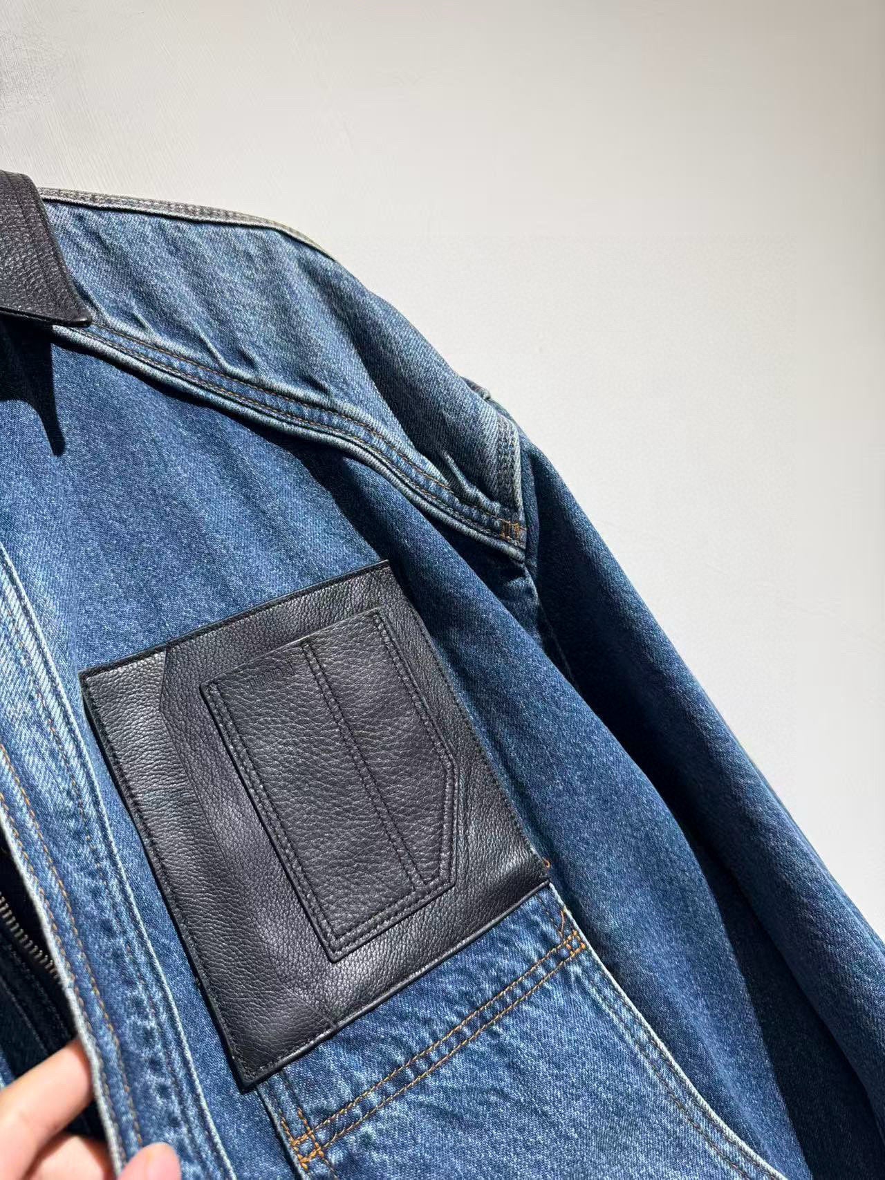 디스트레스트 루즈자켓 (Distressed loose jacket)