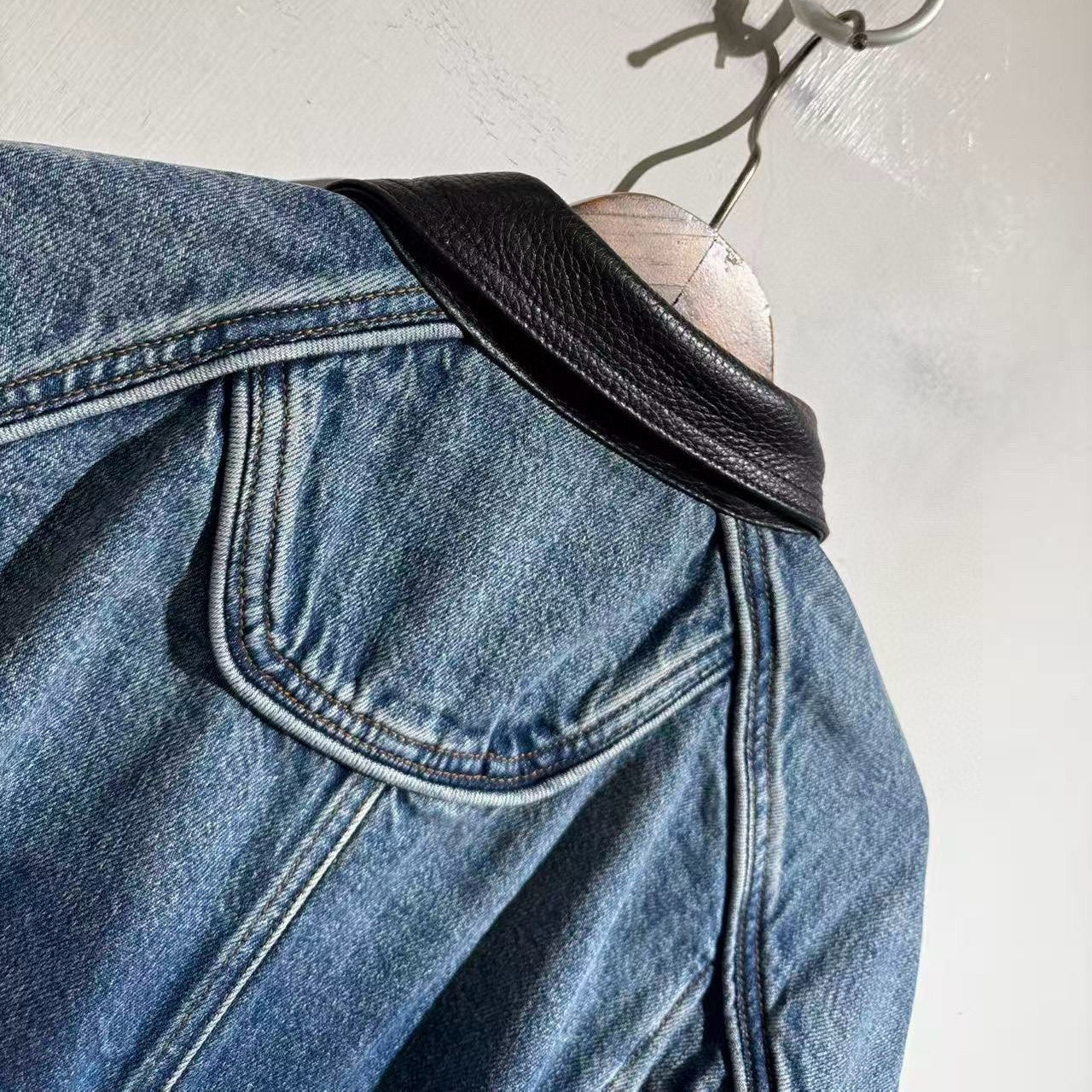 디스트레스트 루즈자켓 (Distressed loose jacket)